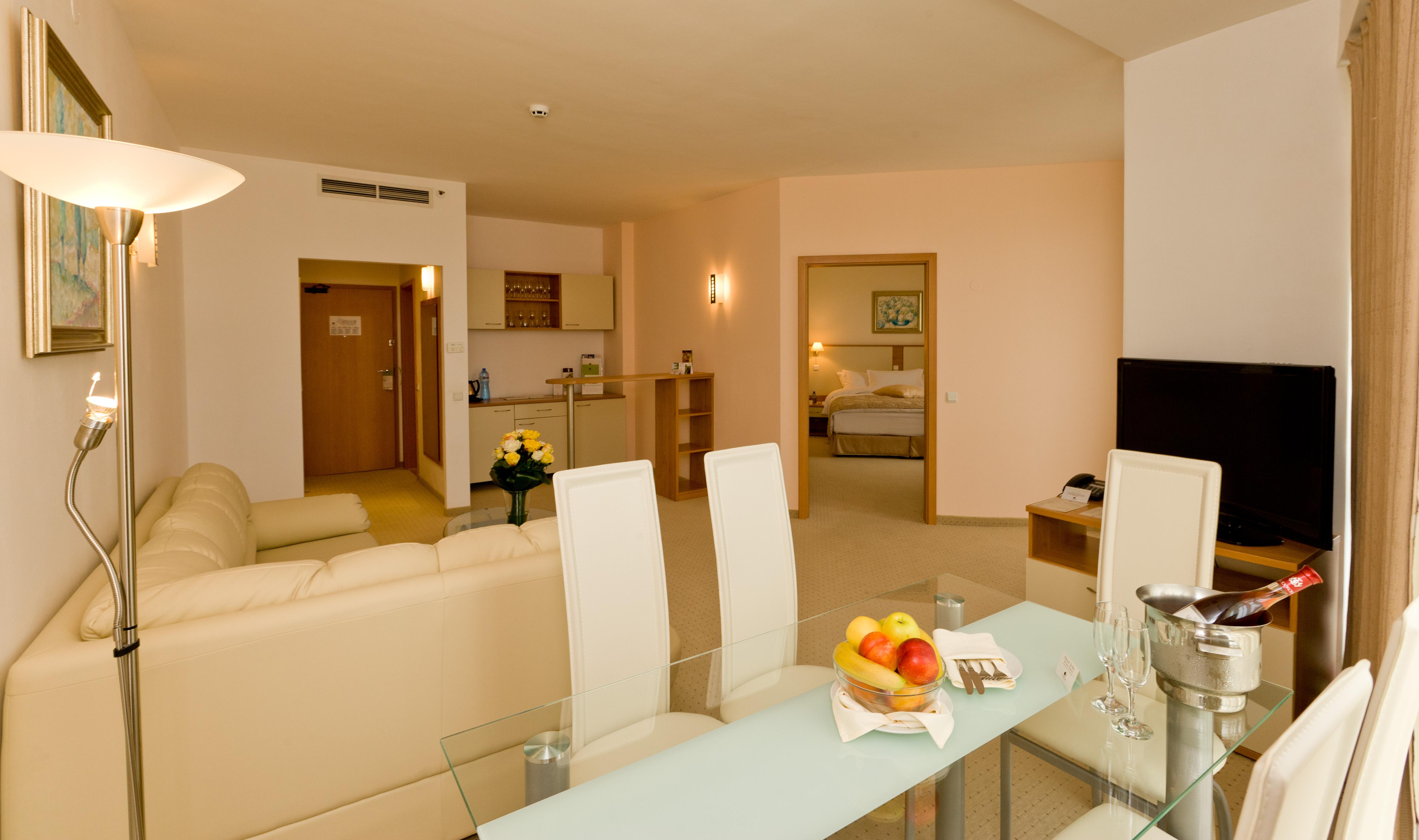 Apollo Spa Resort - Ultra All-Inclusive , Pools & Free Beach, Individual Ac In Every Room Altın Kumlar Dış mekan fotoğraf
