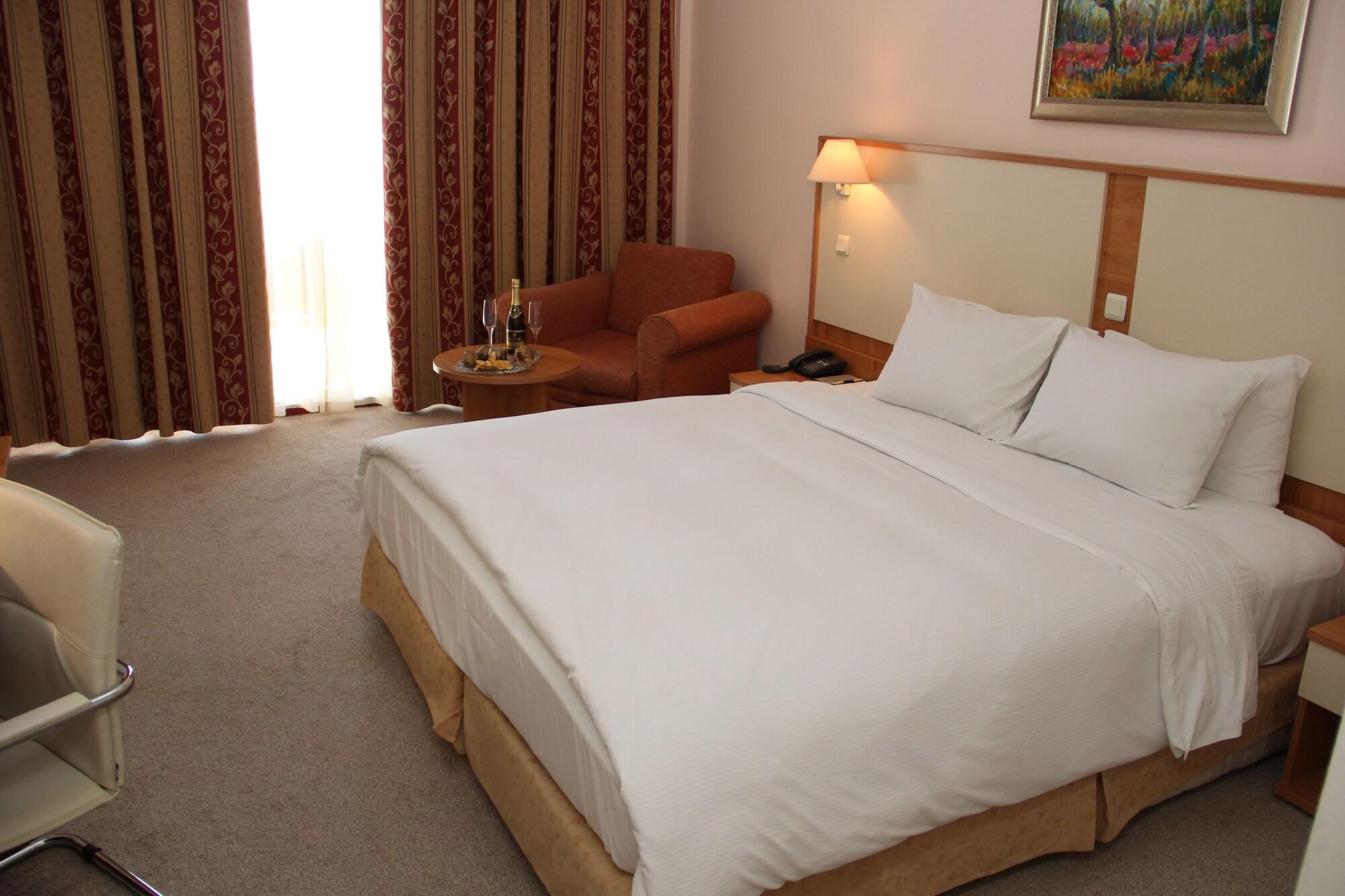 Apollo Spa Resort - Ultra All-Inclusive , Pools & Free Beach, Individual Ac In Every Room Altın Kumlar Dış mekan fotoğraf