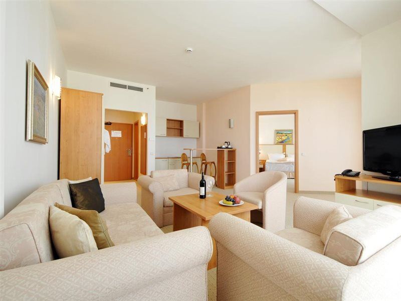 Apollo Spa Resort - Ultra All-Inclusive , Pools & Free Beach, Individual Ac In Every Room Altın Kumlar Dış mekan fotoğraf